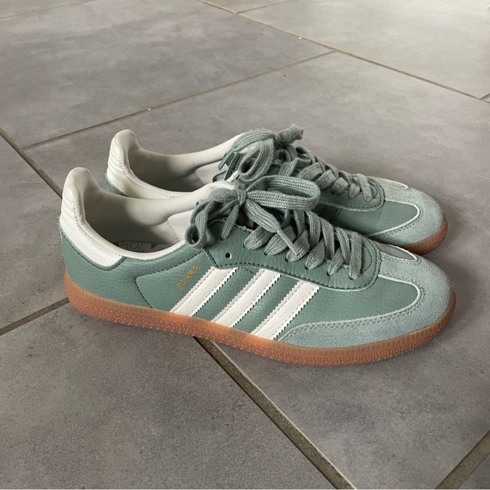mens green sambas